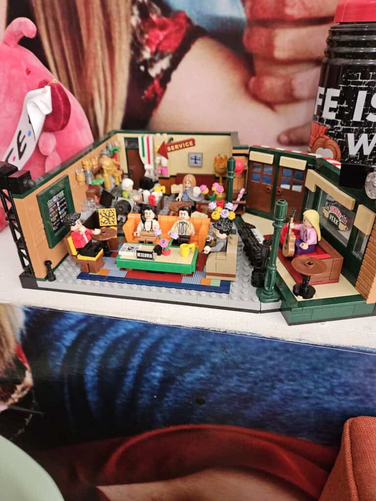 Diorama of the set of Friends sitcom at Central Perk found at the Cafe Central Mid or Friends in Merida Mexico